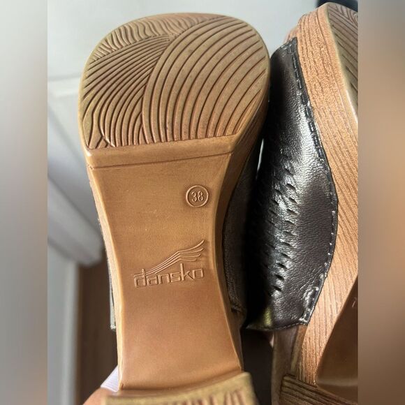 LIKE NEW Dansko Danae perforated leather wood grain block heel sandal 38 - Picture 7 of 7